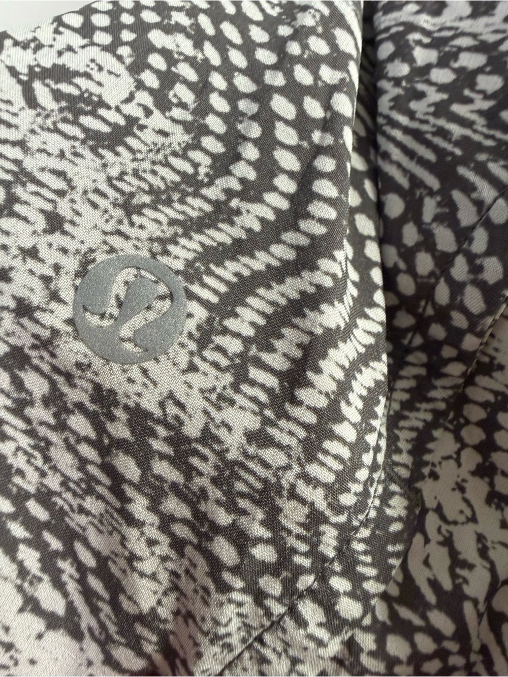 lululemon athletica short II 4” women size 12 Black and Gray Patterned Running - Picture 6 of 11